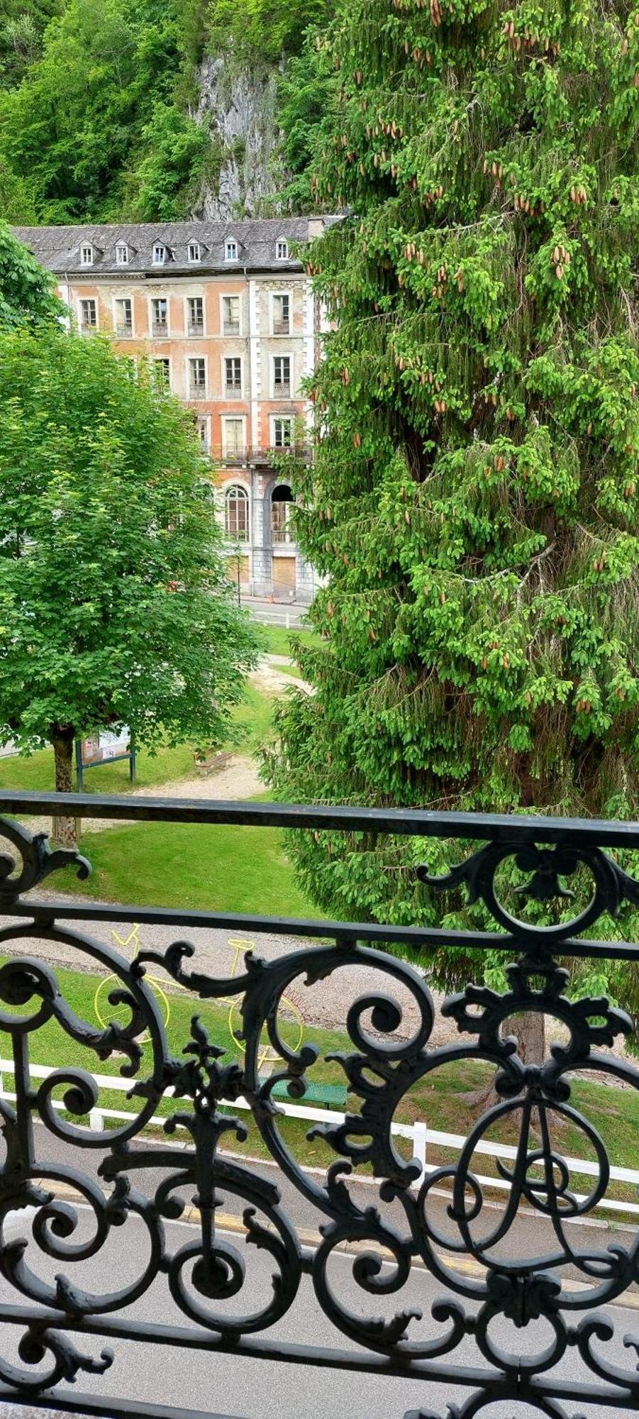 Vaste Appartement, Lumineux, 8 Couchages Eaux-Bonnes Luaran gambar